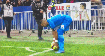 卡萨诺盛赞劳塔罗：他已经4年没去休假了，批评他的人真无知