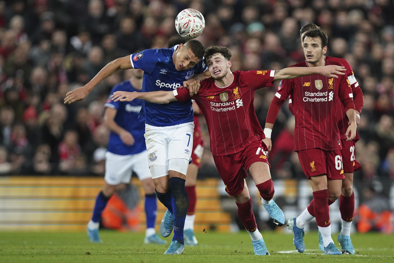 萨拉维亚：恩里克打造球队的方式非常出色，他尊重每一位球员