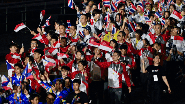 字母哥谈七连败：任何人不该只打着自己的小算盘，必须专注赢球