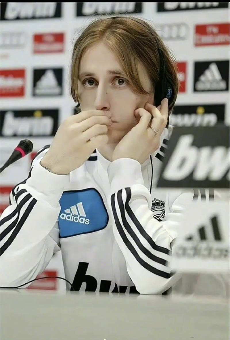 勇夺金靴，法比奥赛后社媒：感谢队友以及每位愿意相信我的人