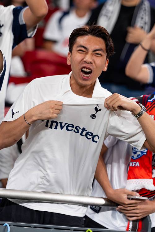 跨界联动！巴恩斯穿阿森纳球衣到场：阿尔特塔，真正的顶级（跨界合体！巴恩斯穿阿森纳球衣现身：阿尔特塔当之无愧的顶级）