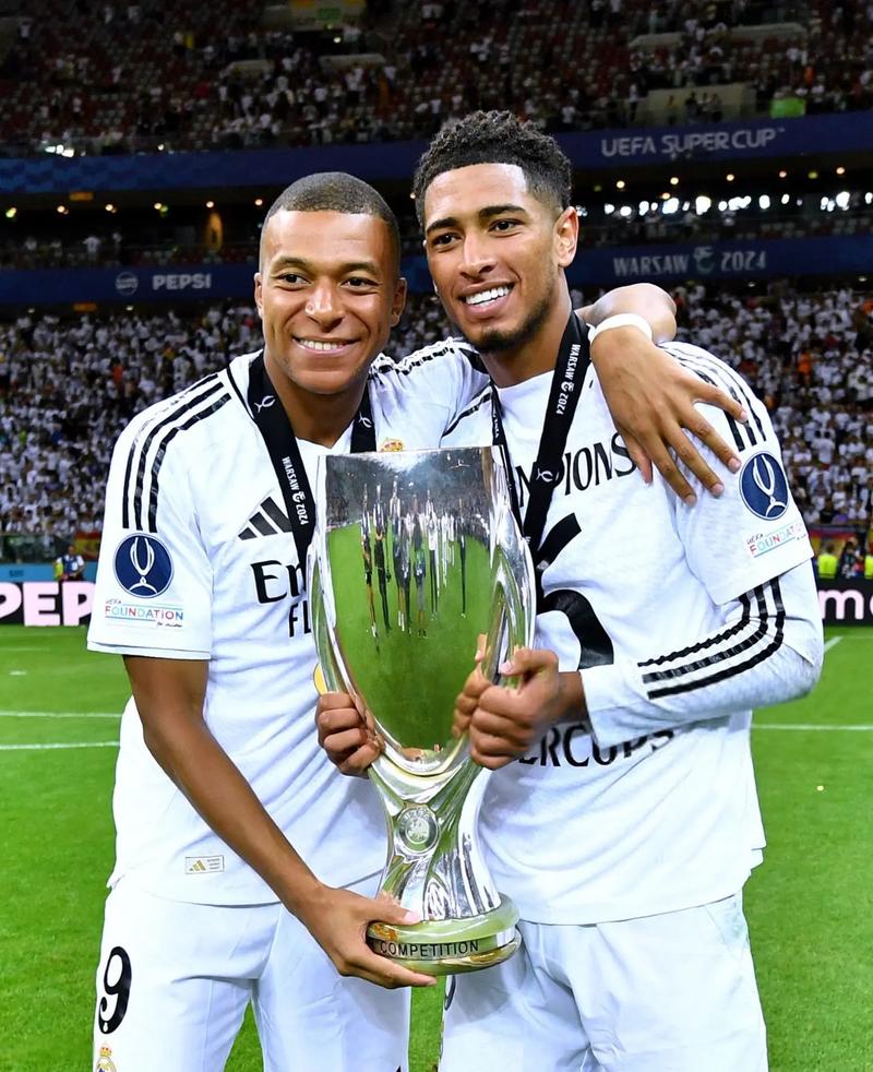 欧冠巅峰对决成主帅保卫战 皇马主场翻身可博胜（欧冠焦点战成帅位保卫战 皇马主场反弹有望胜出）